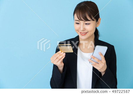 Business woman credit card 49722587