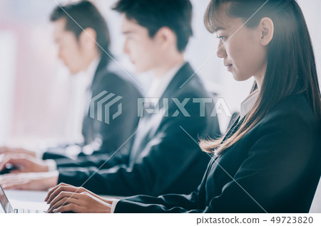 Two of boss and new employee who go to PC side by side 49723820