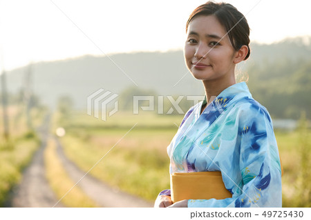 婦女夏天浴衣 婦女夏天浴衣 49725430