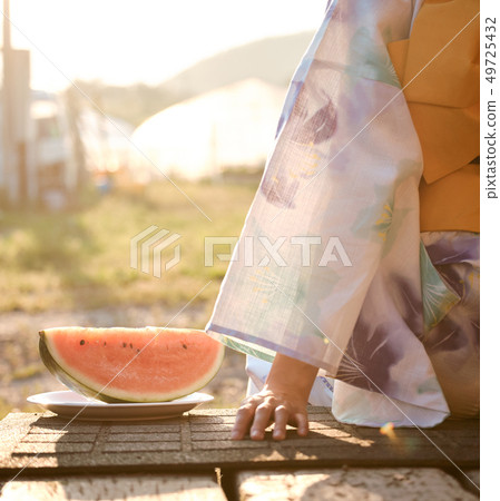 婦女夏天yukata西瓜 婦女夏天yukata西瓜 49725432