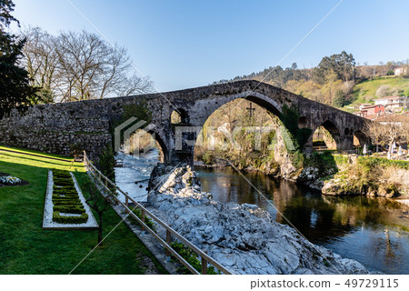 Old Roman stone bridge in Cangas de Onis Old Roman stone bridge in Cangas de Onis 49729115