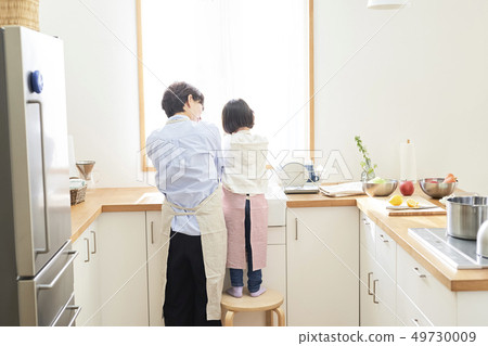 Parent and child lifestyle 49730009