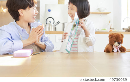 父母和孩子的生活方式 父母和孩子的生活方式 49730089