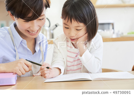 父母和孩子的生活方式 父母和孩子的生活方式 49730091
