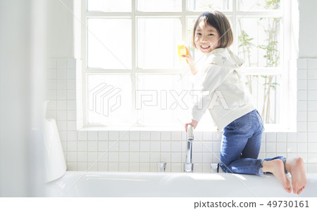 兒童女孩生活方式家務 兒童女孩生活方式家務 49730161