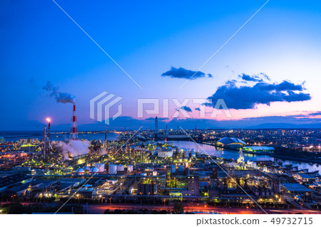“三重縣”四日市,工廠夜景 “三重縣”四日市,工廠夜景 49732715