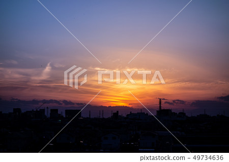 一個坐落在黃昏的城市 一個坐落在黃昏的城市 49734636