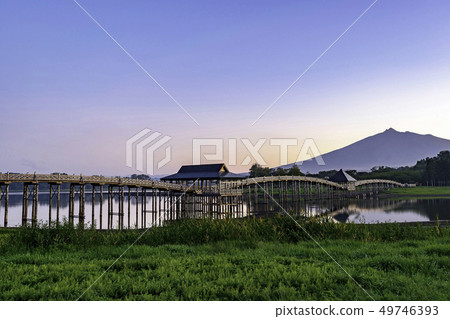 Evening view of the crane's Maibashi 49746393