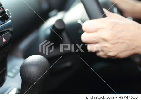 Driver (Driver Outdoor People Body Parts Face N / A Passenger Car Woman Senior Departure Stop) Driver (Driver Outdoor People Body Parts Face N / A Passenger Car Woman Senior Departure Stop) 49747510