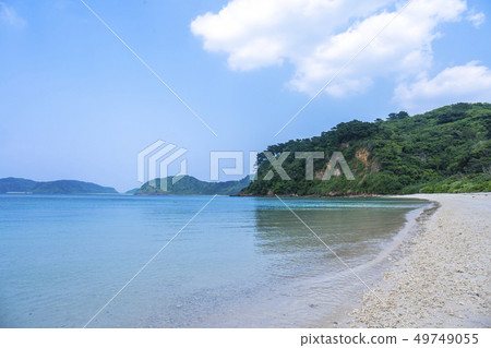 船漂浮Ida海灘 船漂浮Ida海灘 49749055