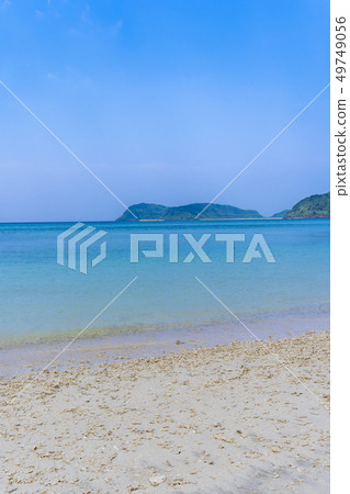 船漂浮Ida海灘 船漂浮Ida海灘 49749056
