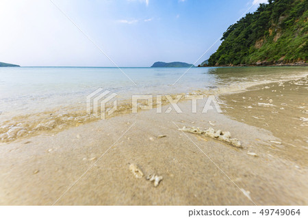 船漂浮Ida海灘 船漂浮Ida海灘 49749064