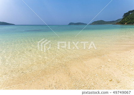 船漂浮Ida海灘 船漂浮Ida海灘 49749067