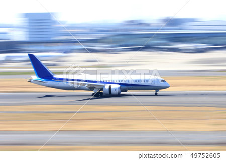 Haneda Airport aircraft 49752605