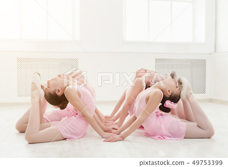 Little girls dancing ballet in studio 49753399