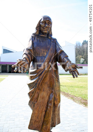 St.Mother Teresa monument in Karlovac,Croatia,EU St.Mother Teresa monument in Karlovac,Croatia,EU 49754101