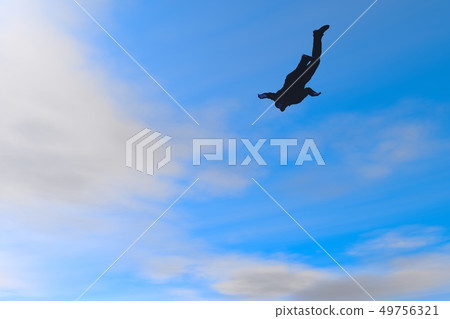 跳在天空中 跳在天空中 49756321