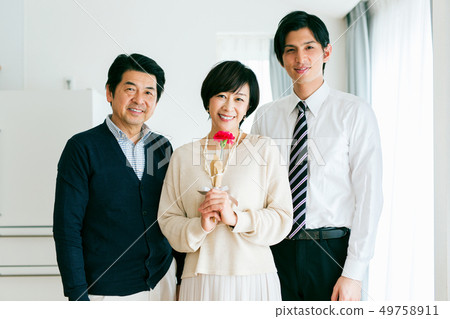 母親節康乃馨家庭 母親節康乃馨家庭 49758911