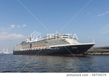 Yokohama Minato-kyo Bridge in early spring 49759574