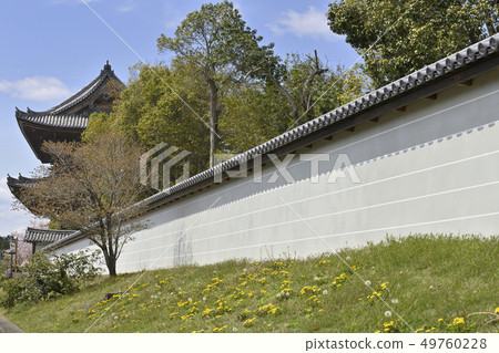 寺廟的瓦片牆壁 49760228