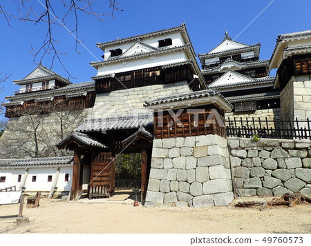 松山城是日本三大聯盟風格的平山城堡之一，建於愛媛縣松山市胜山峰，由加藤義明建造 49760573