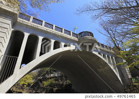 從Otonashi親水公園北區,東京看到的Otonashi橋(Otenashibashi) 從Otonashi親水公園北區,東京看到的Otonashi橋(Otenashibashi) 49761465