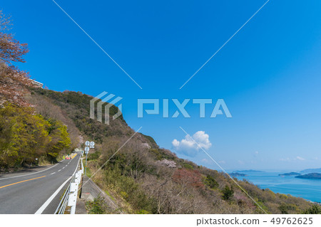 香川縣高松市春天山島高架和瀨戶內海 香川縣高松市春天山島高架和瀨戶內海 49762625