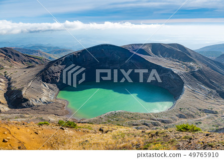 Miyagi Zao的Onka翡翠綠色火山口湖Goshikinuma和Goshikidake 49765910