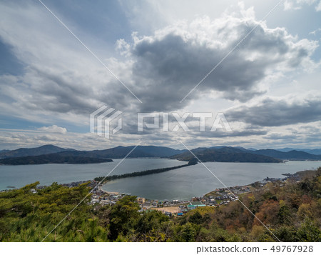 Amanohashidate在日本三個景點Tango Peninsula Amanohashidate盛開 Amanohashidate在日本三個景點Tango Peninsula Amanohashidate盛開 49767928