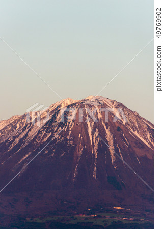 Oyama at sunset (Tottori Prefecture) 49769902