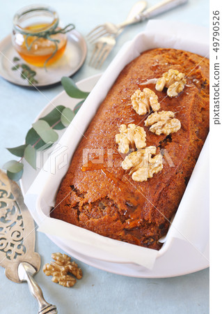 Carrot cake with honey and walnuts Carrot cake with honey and walnuts 49790526