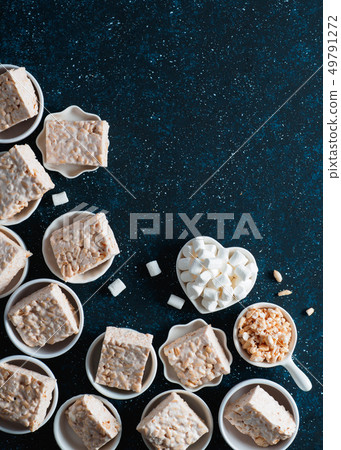Homemade bars of Marshmallow and crispy rice 49791272