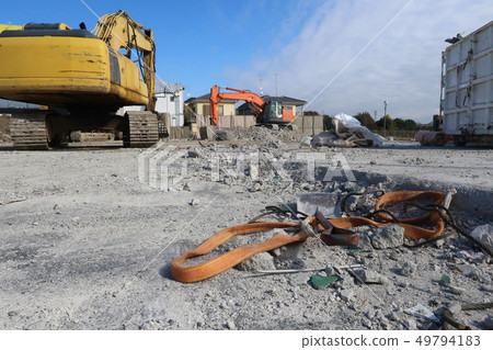 Dismantling construction site and hydraulic shovel Dismantling construction site and hydraulic shovel 49794183