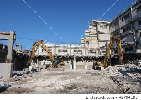Dismantling construction site and hydraulic shovel Dismantling construction site and hydraulic shovel 49794188