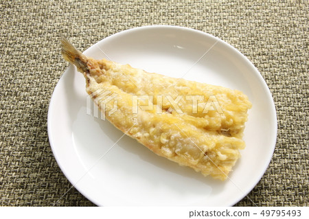 Tempura of sardines. 49795493