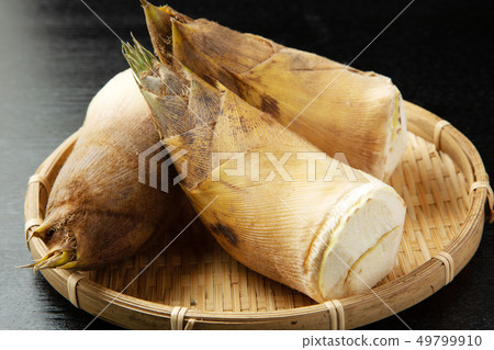Raw bamboo shoots 49799910