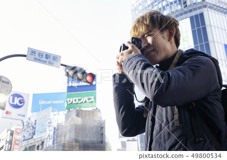 Shibuya scramble intersection _ backpacker 49800534