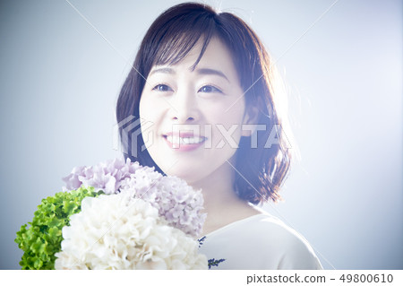 A woman holding a bouquet 49800610