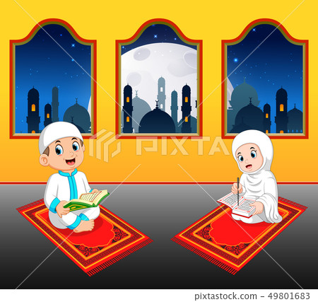 the two cte children are reading al quran  49801683