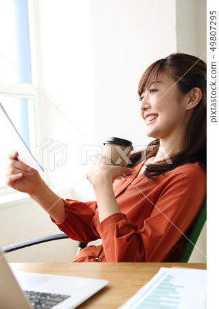 Image of a woman working in the office 49807295