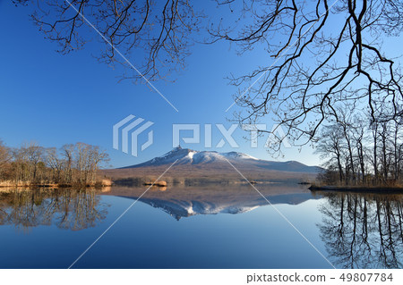 Photographing the scenery of Onuma and Komagatake in early morning at Onami Park in Hokkaido Naniemachi in spring 49807784