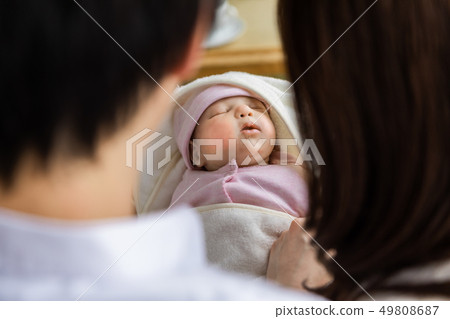 Baby and her husband and wife 49808687