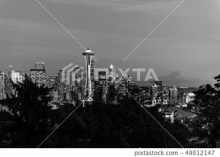 Black and white image of the skyline of the city of Seattle and the profile of Mount Rainier in the 49812147