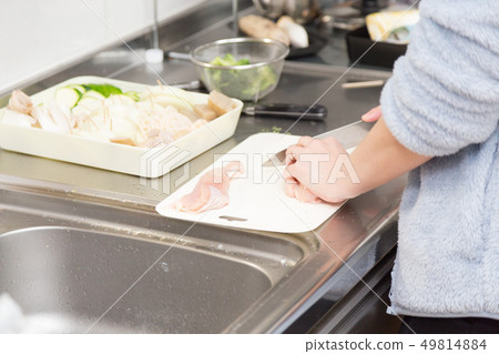 女人切肉 49814884