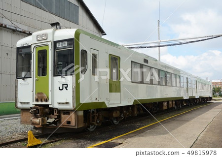 Kiha 110-based diesel car detained in a vehicle plant 49815978