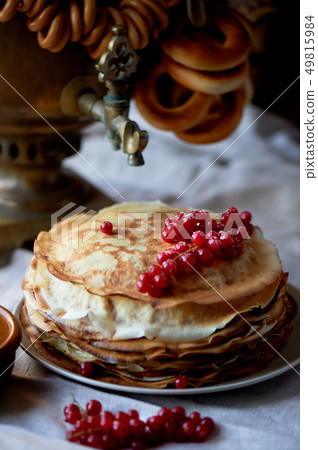 Russian old samovar with a bunch of sheep.The tradition of tea drinking 49815984