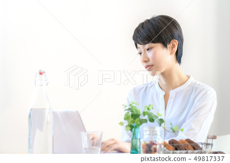 Female Lifestyle PC 49817337