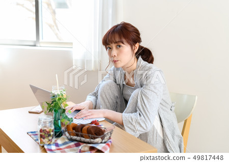 Female Lifestyle PC 49817448