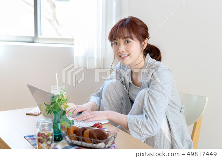 Female Lifestyle PC 49817449