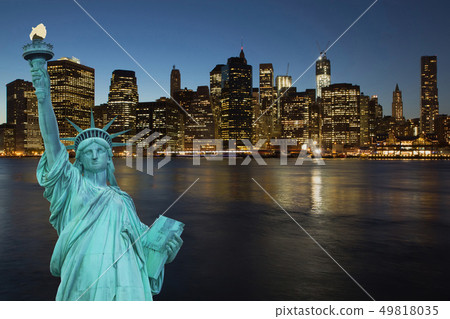 Lower Manhattan in the night Lower Manhattan in the night 49818035